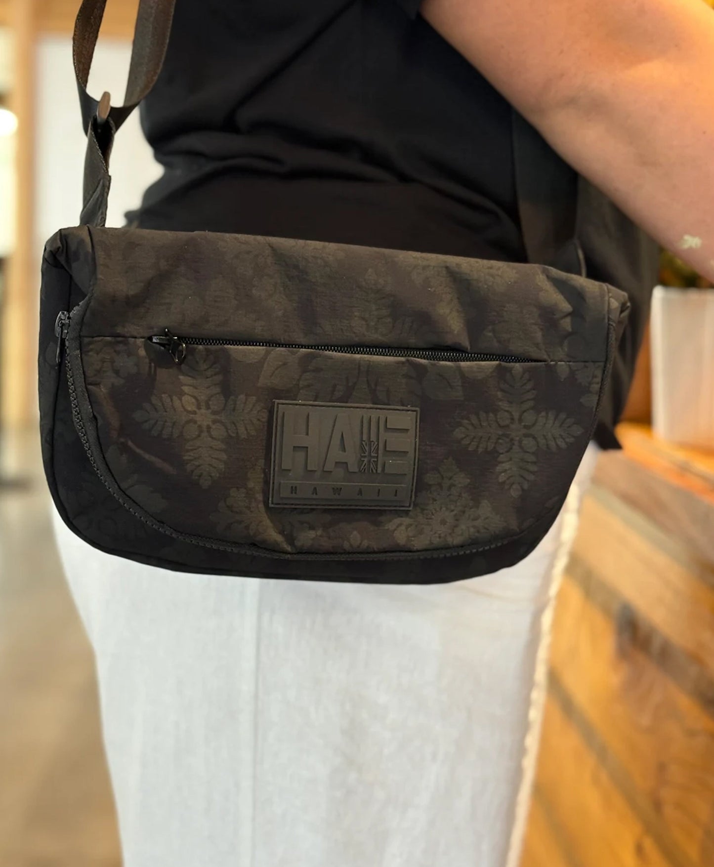 Kapa Kuiki Crossbody Bag Black