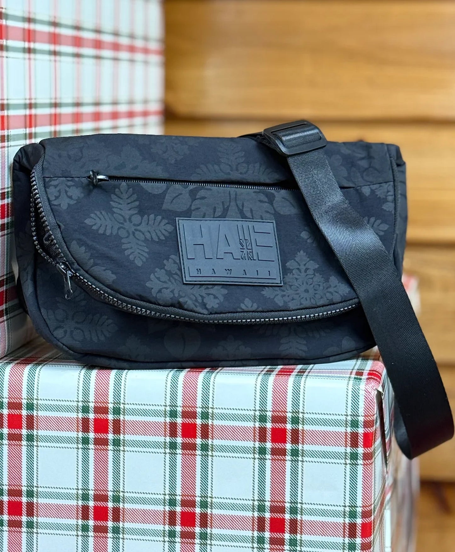 Kapa Kuiki Crossbody Bag Black